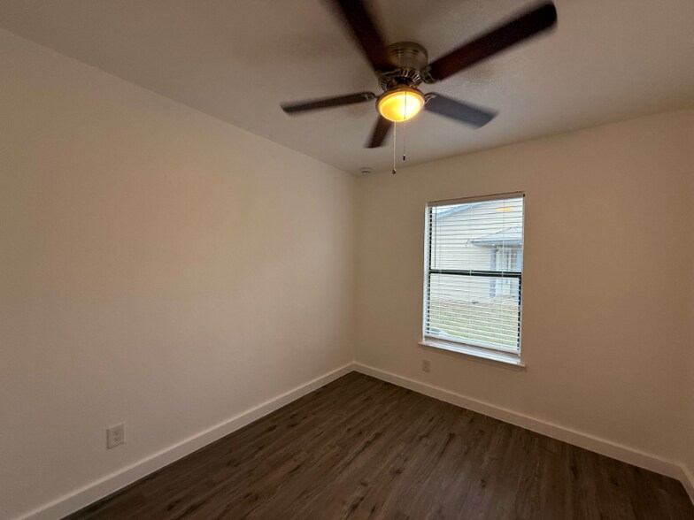 Building Photo - 3518 Buzz Aldrin Dr