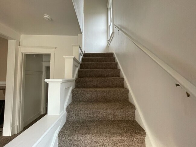 Building Photo - 536 S 11th St