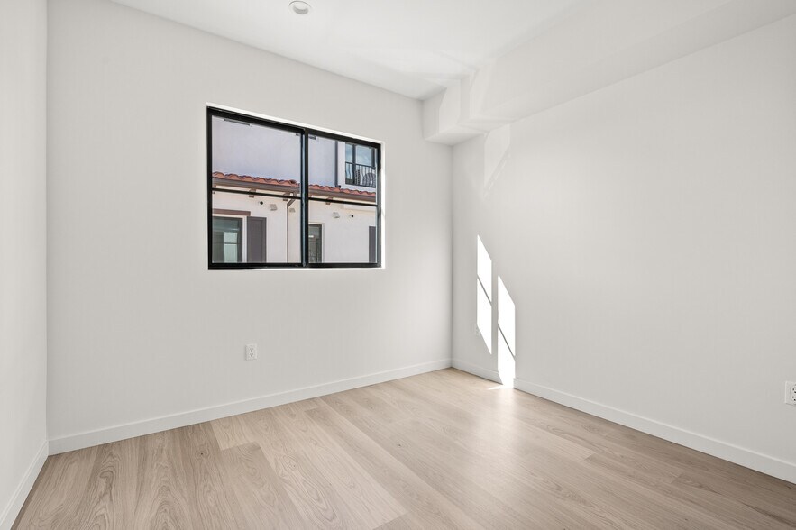 Building Photo - 200 S 2nd Ave