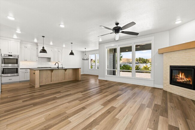 Building Photo - Luxury 4-Bedroom Home for Rent in Dry Cree...