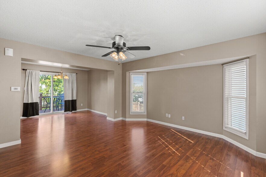 Building Photo - 576 Donna Marie Dr