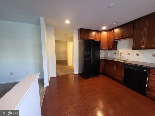 Building Photo - 284 Flagstone Rd