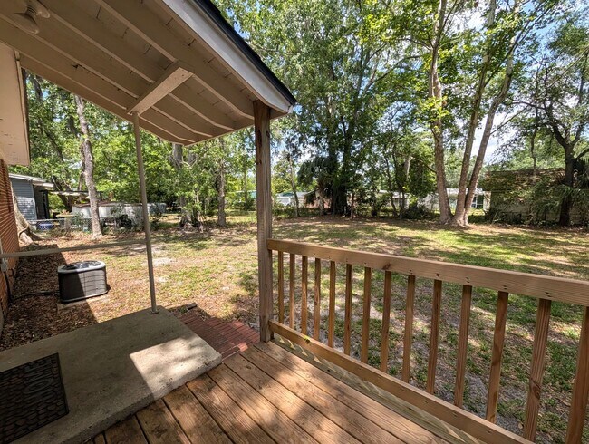 Building Photo - AVAILABLE NOW!! 3/1 Updated and Ready for a move-in!