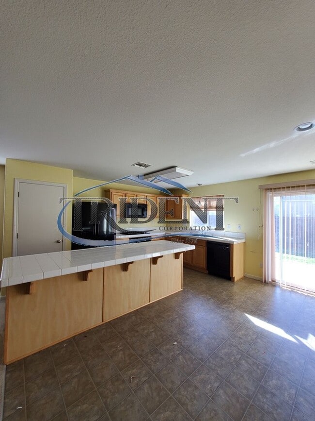 Building Photo - 3 bedroom bath near schools and parks