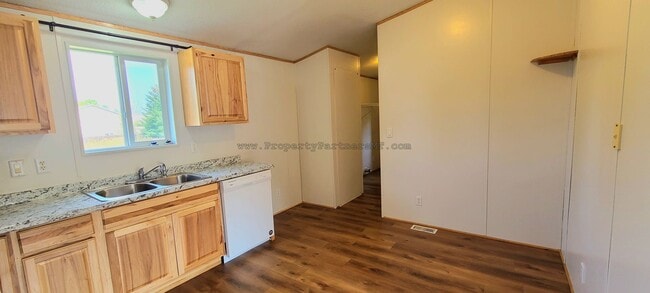 Building Photo - Very Nice 3 Bed 2 Bath Modular house