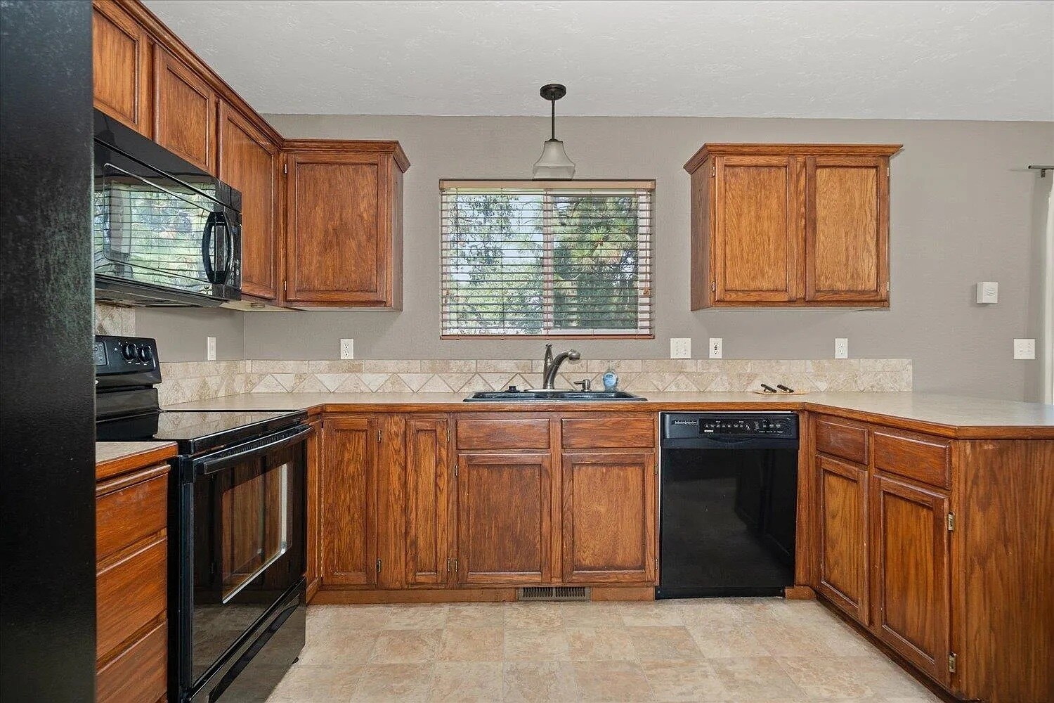 Building Photo - 4017 E 33rd Ave