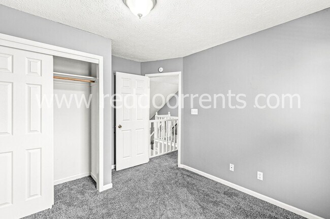 Building Photo - Charming 3-Bedroom Ranch with Scenic Backy...