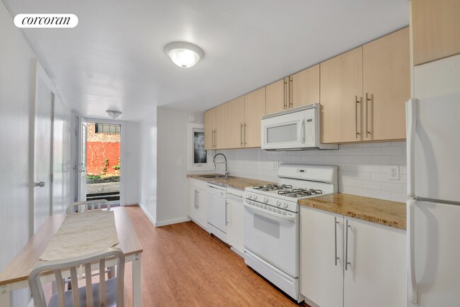 Building Photo - 404 15th St