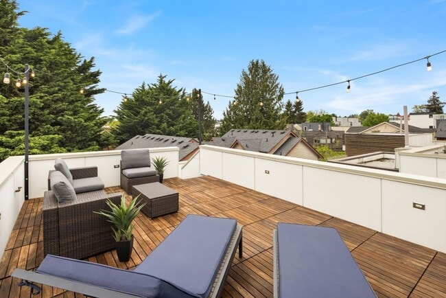Building Photo - 3bd/3ba Seattle Townhome
