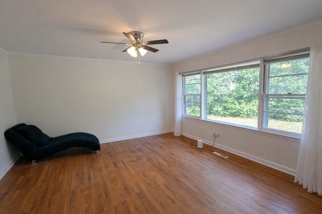 Building Photo - 800 N Briarcliff Rd