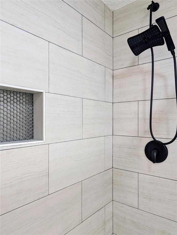 Building Photo - 905 E 51st St