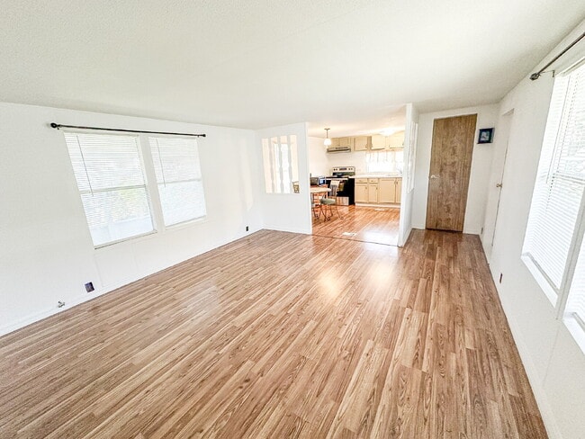 Building Photo - "Cozy 2-Bedroom Retreat in Haines City - P...