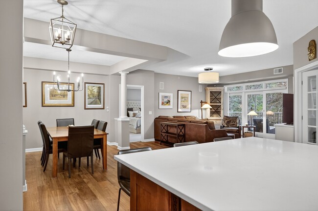 Building Photo - 5250 Grandview Square