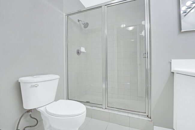 Building Photo - Modern Living in Miramar – 2 Bed/2 Bath Co...