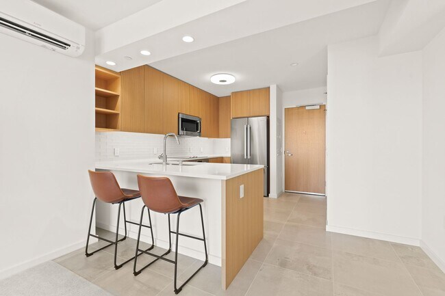 Building Photo - Furnished 1 bed / 1 bath / 1 parking at Sk...