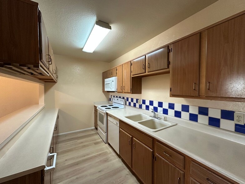 Building Photo - 8080 E Speedway Blvd