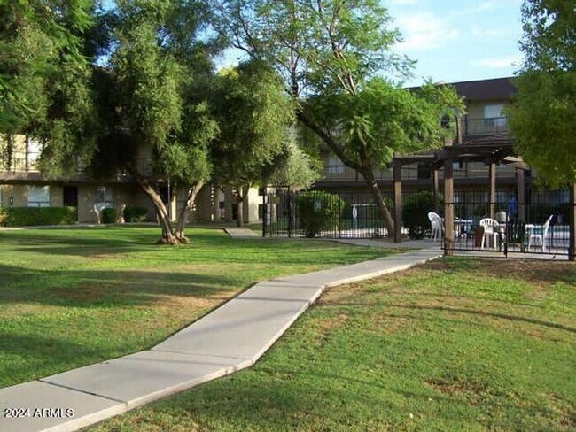 Building Photo - 1 bedroom 1-Bath Condo Bldg. 6 Unit #333 Gated Community