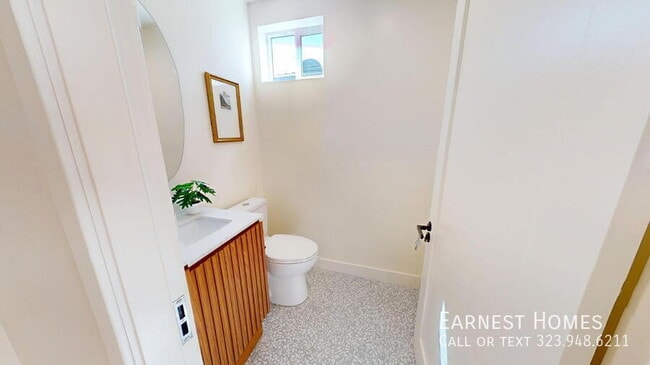 Building Photo - 6445 Satsuma Ave