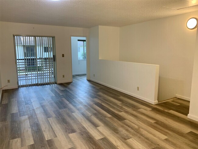 Building Photo - 511 Gardens Dr