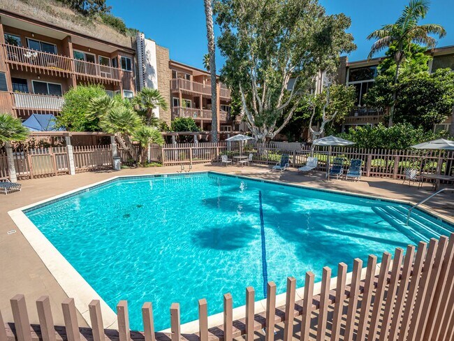 Building Photo - Fully Furnished Minutes from the Beach Newly Remodeled 2 Bedroom Move in Ready!