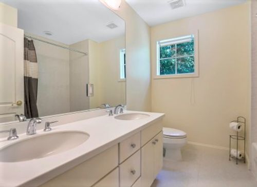 Building Photo - 143 Hudson Cove