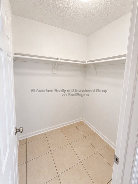 Building Photo - 939 Tanager Rd