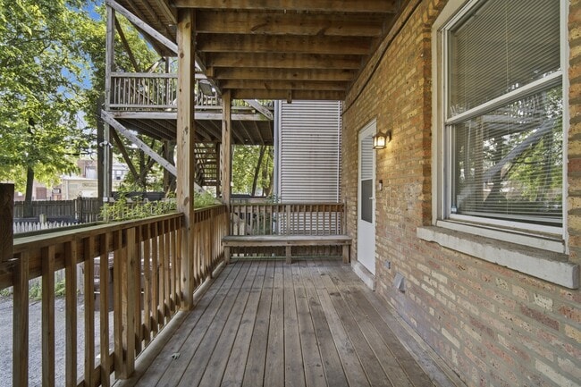 Building Photo - 626 W Buckingham Pl