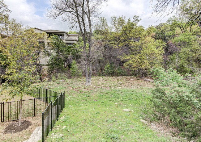 Building Photo - 107 Cascading Water Pl