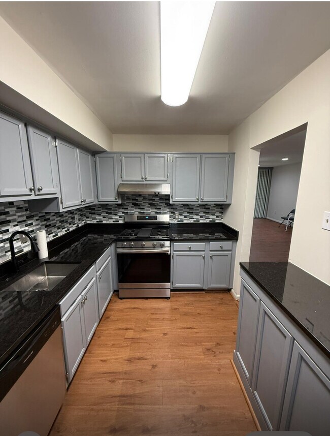 Building Photo - 800 Quince Orchard Blvd