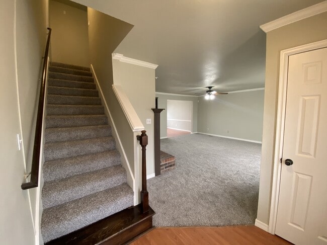 Building Photo - 3503 S Dogwood Ave