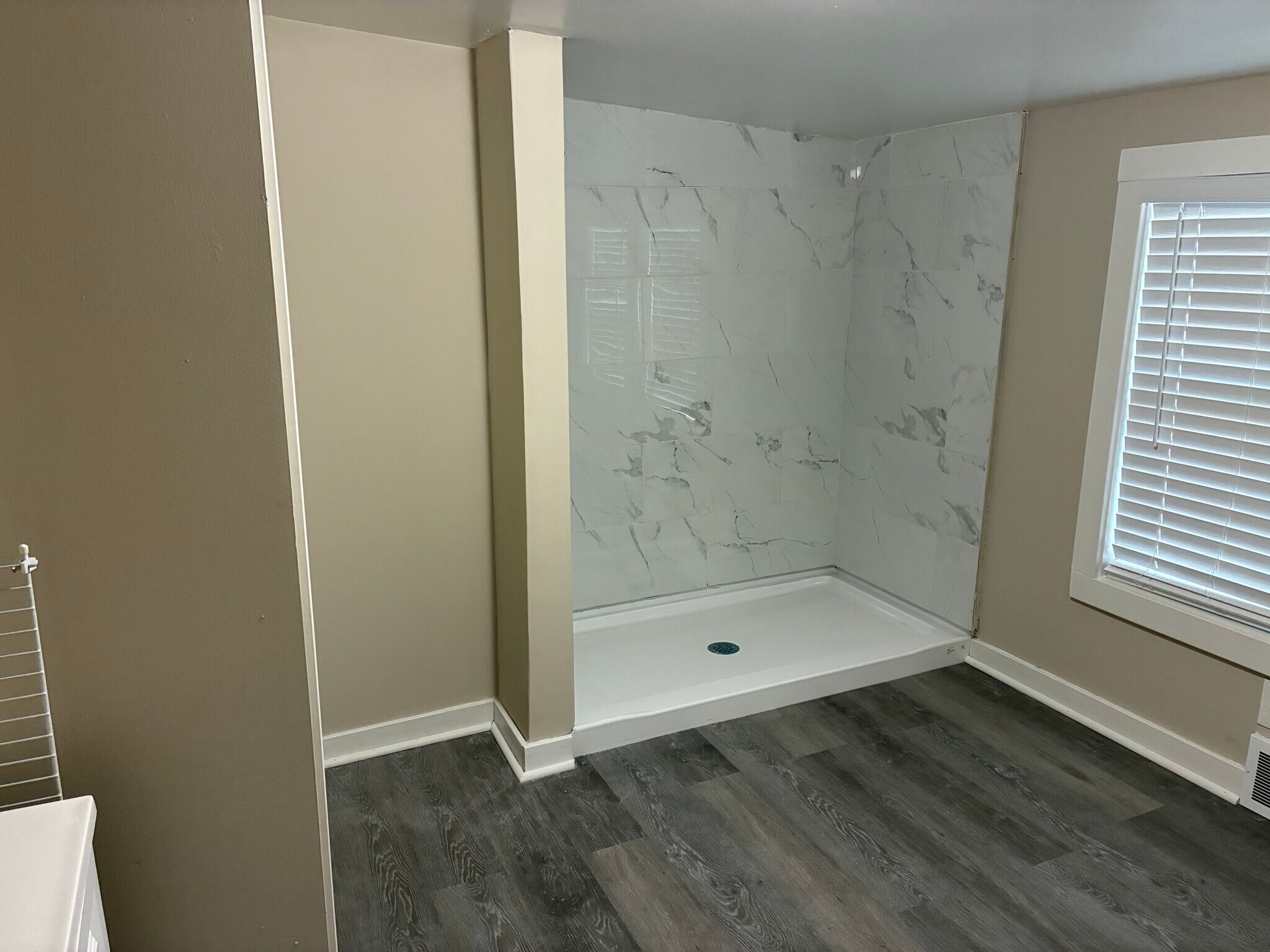 Walk-in Shower - 14220 Ranch Rd