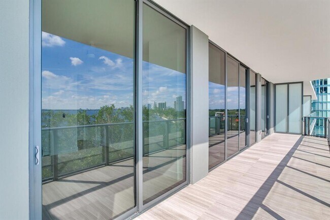 Building Photo - 2912 W Santiago St