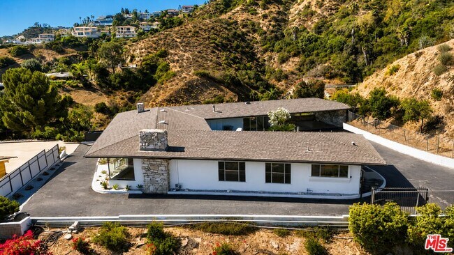 Building Photo - 1682 Larco Way
