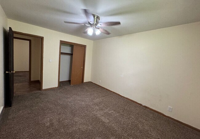 Building Photo - 239 Flintridge Dr
