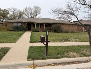 Building Photo - 6008 Yale St