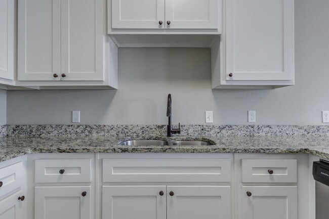 Building Photo - Stunning 3 Story Town-Home near Texas Tech...