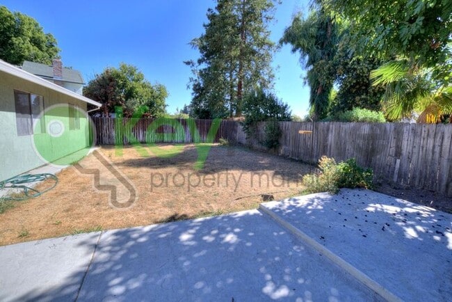 Building Photo - 1300 Old W Dr