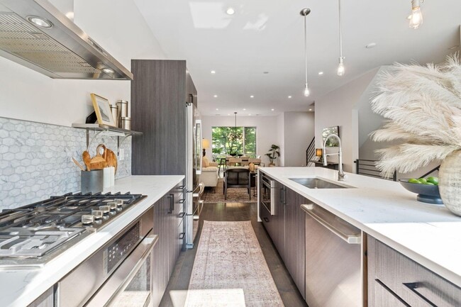 Building Photo - 801 N 6th St