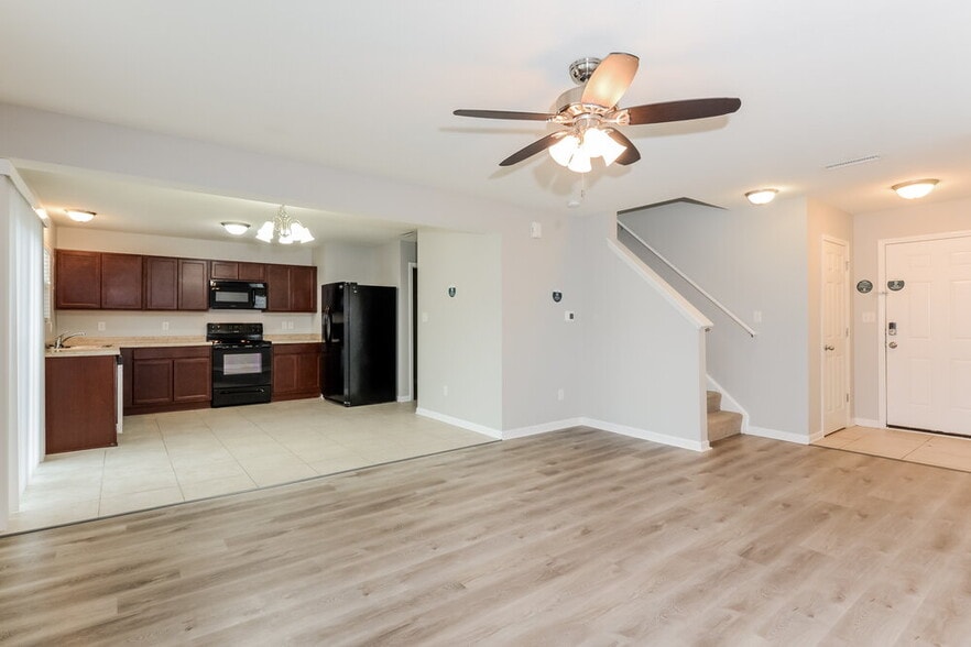 Building Photo - 8110 Grove Berry Dr