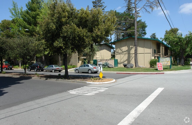 Building Photo - Los Gatos Apartments