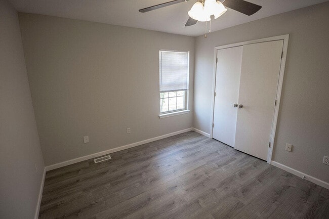 Building Photo - 1405 Greensboro Dr