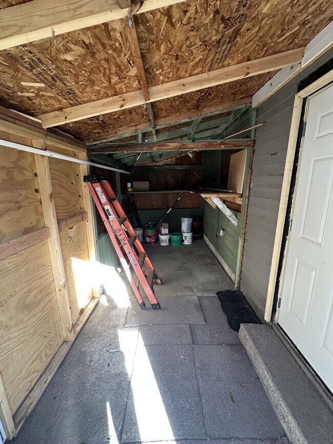 Building Photo - 1023 Bement St