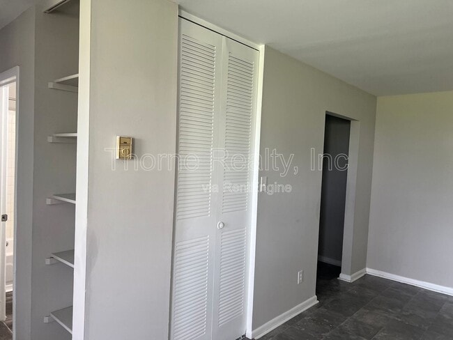 Building Photo - 400 E Northern Blvd