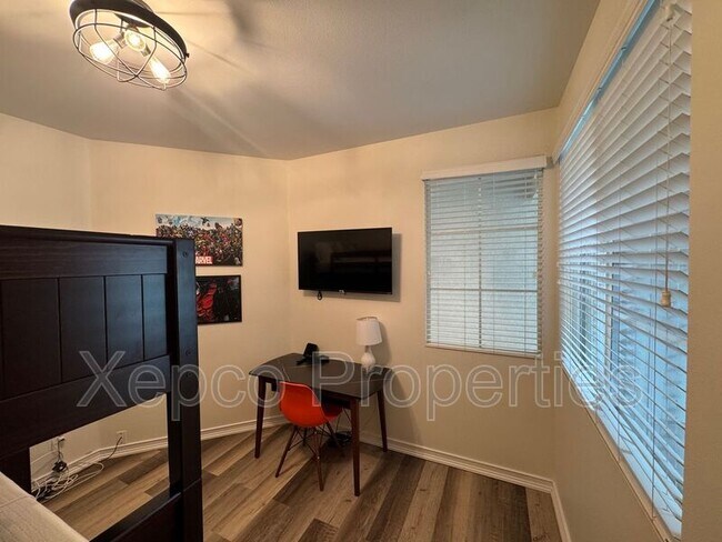 Building Photo - 80746 Diamondback Trail