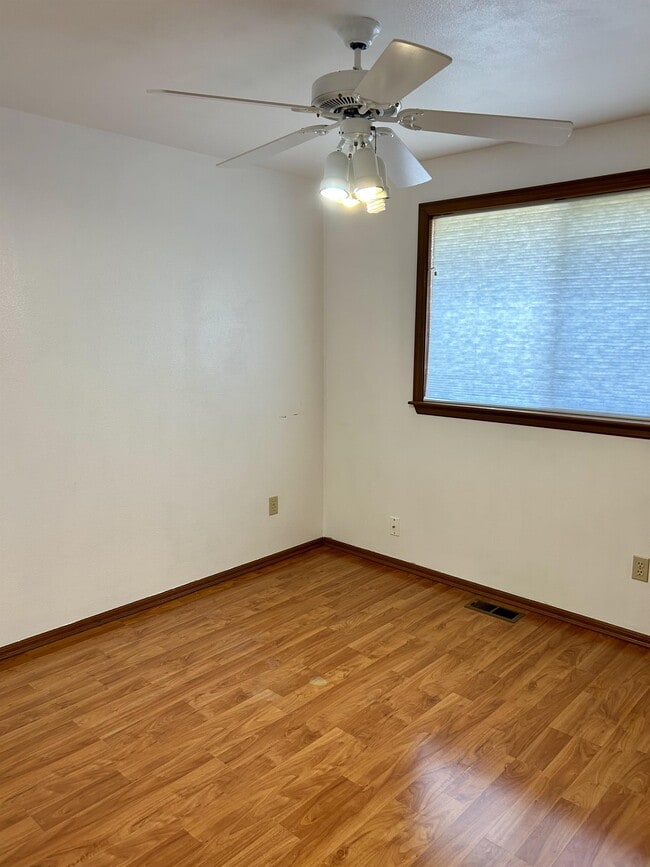 Building Photo - 2060 Oxford Ct