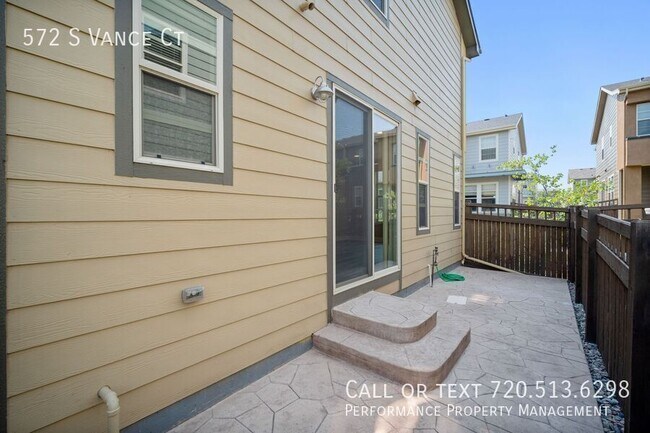 Building Photo - 572 S Vance St