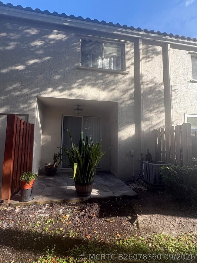 Building Photo - 4770 NW 57th Pl
