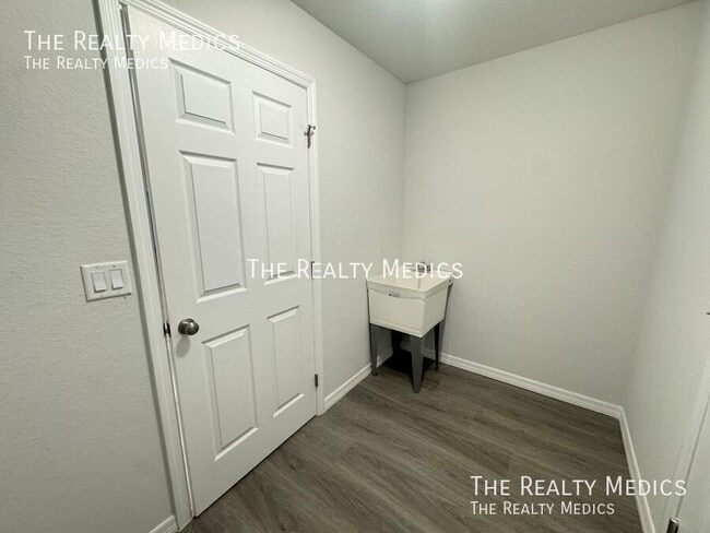 Building Photo - 8145 Cozumel Ln