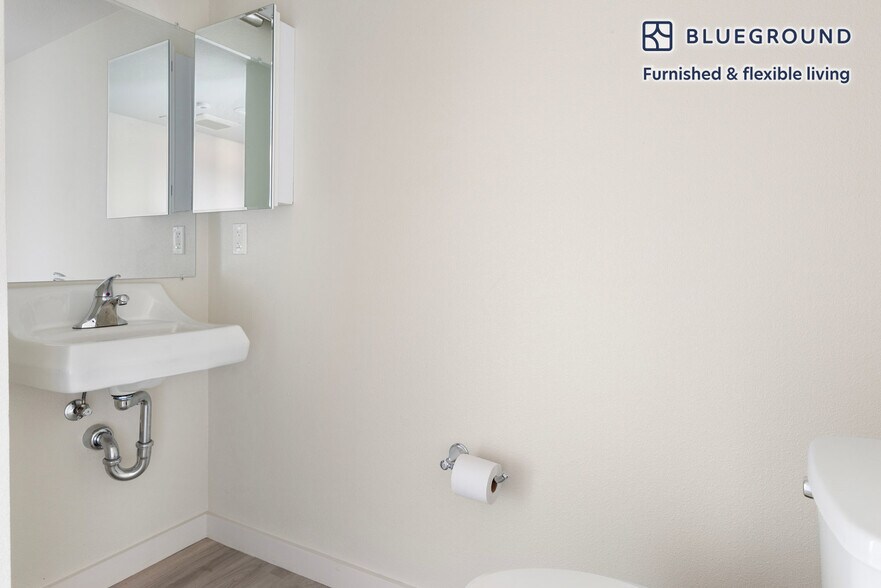 Building Photo - 1698 University Ave