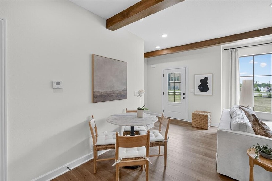 Building Photo - 933 Prime St